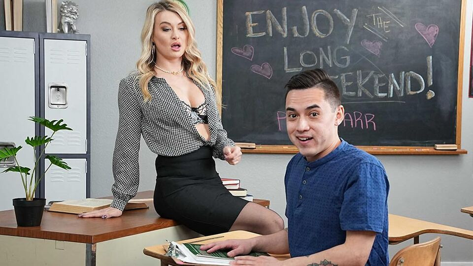 Hard sex in the cowgirl pose with a gorgeous blonde Natalia Starr