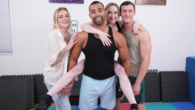 Big-boobed blonde Alaina Taylor likes hardcore double penetration