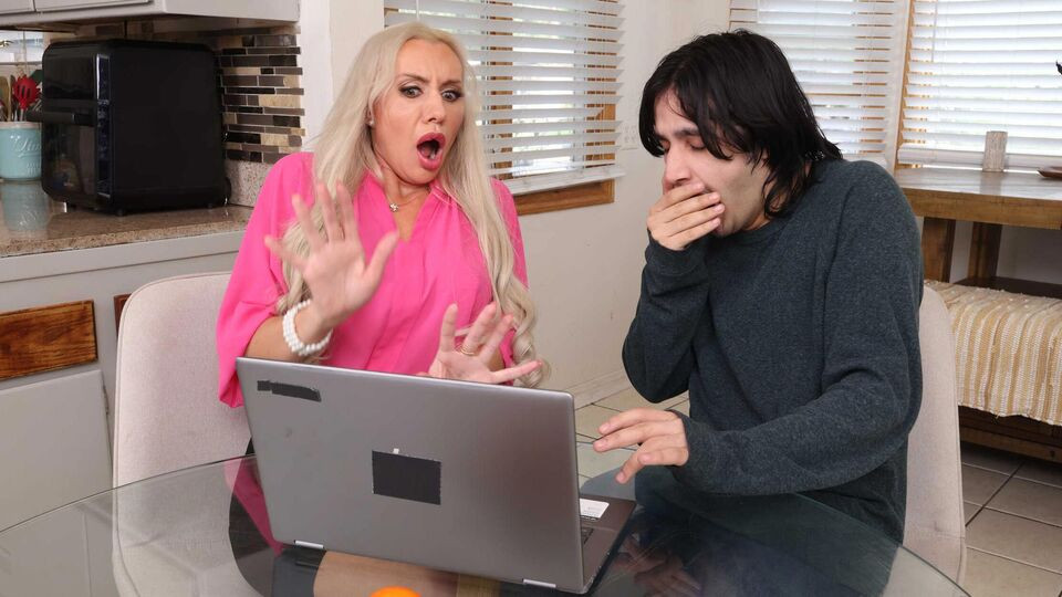 Blondie girlfriend with round ass Anna Kolba impaled by fat cock