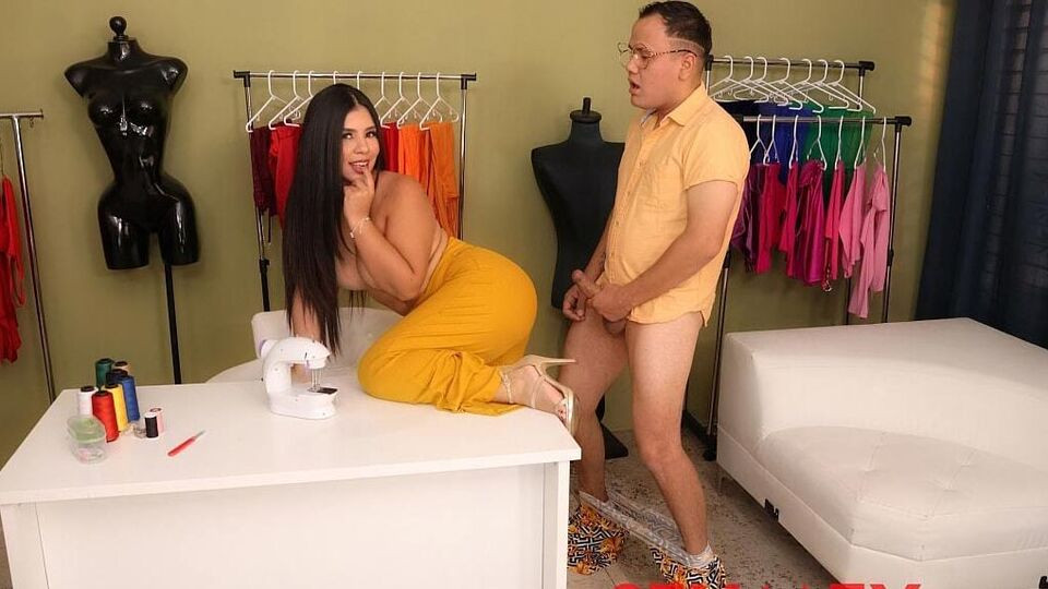 Hard pound on the couch with a gorgeous curvy lady Elizabeth Márquez