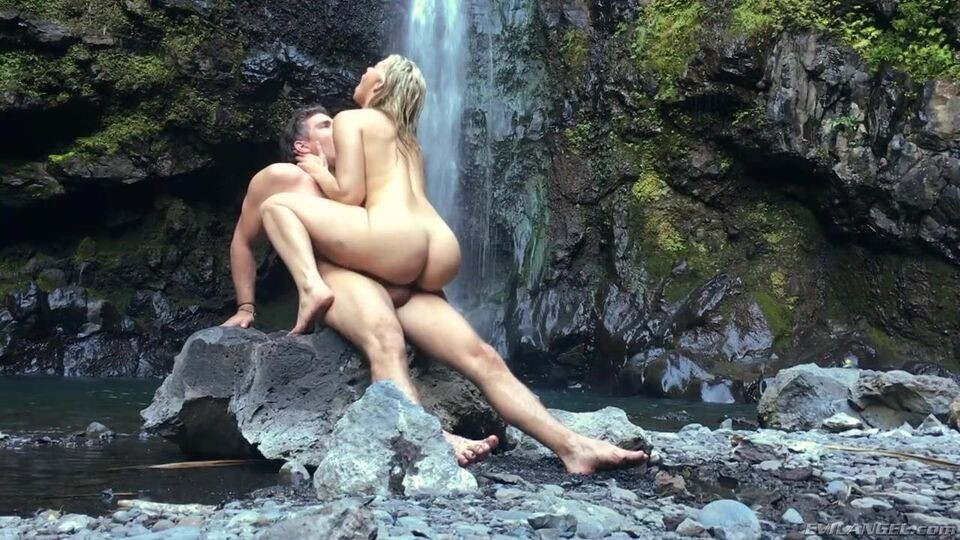 Blue-eyed blonde babe Anikka Albrite fucked by the beautiful waterfall