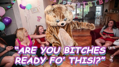 Slutty Holly Brooks and Kylie Knight - milf porn - Dancing Bear