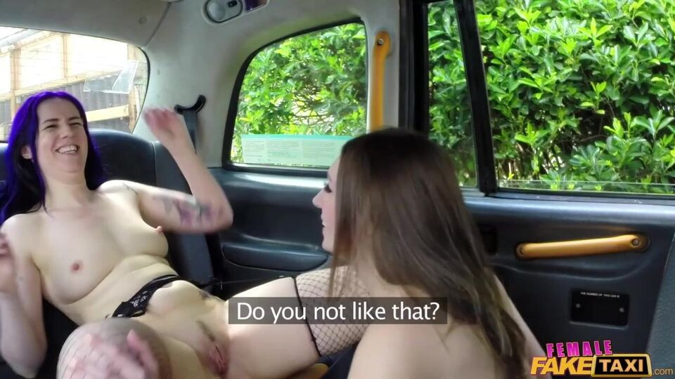 Car sex on the backseat with a long-legged girlfriend Lucky Little