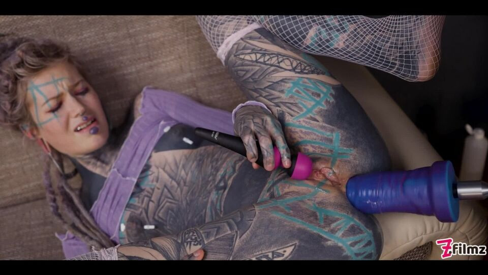 Extremely tattooed girlfriend Anuskatzz loves rough anal fuck