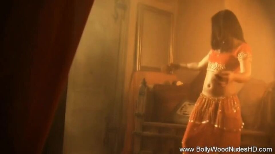 Glorious lover's striptease action