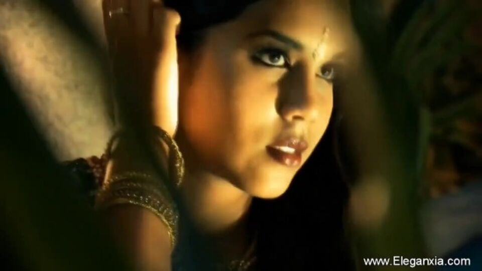 Femme fatale lass's desi smut