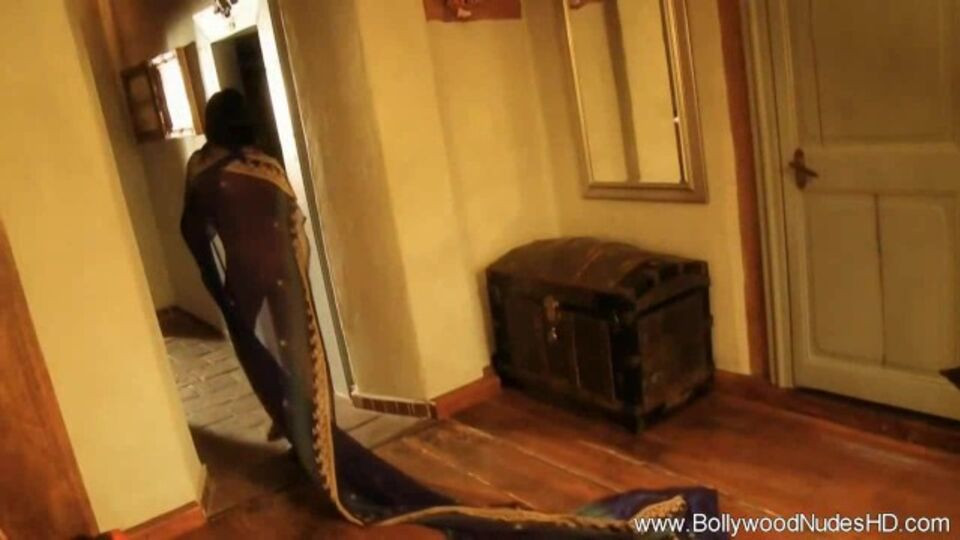 Mysterious's mom smut