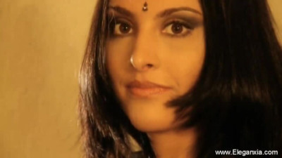 Luring lady-love's cougars action