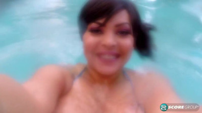 Busty hottie Cat Bangles demonstrates her gorgeous boobs