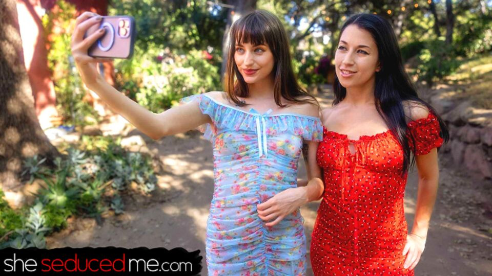 Insatiable Alex Coal and Lana Smalls's dyke sex