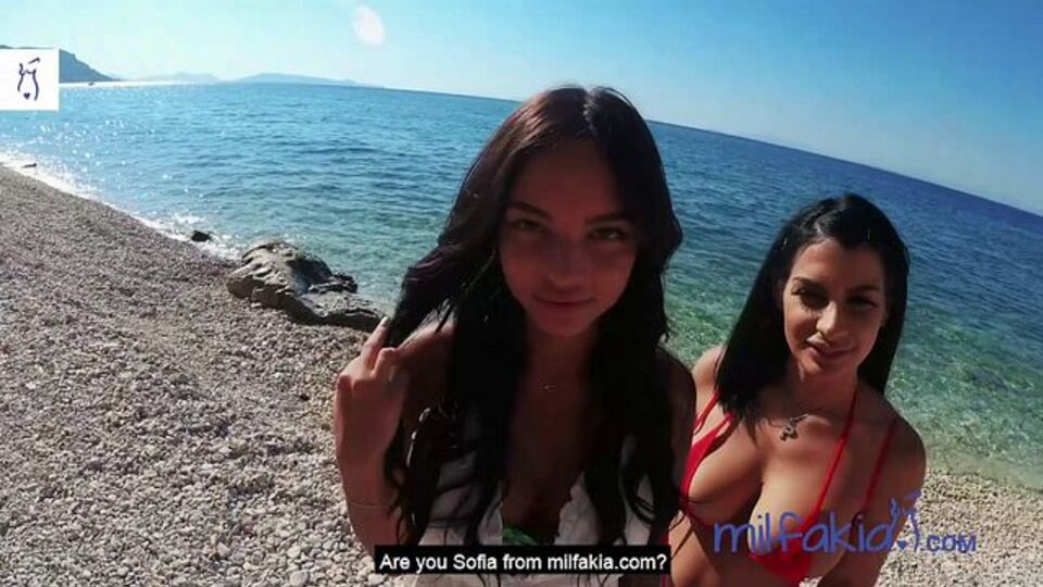 Cover-girl squeeze at big cock scene