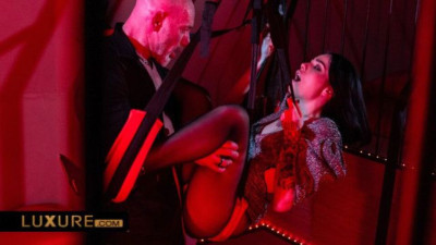 Luxure - cum on ass action