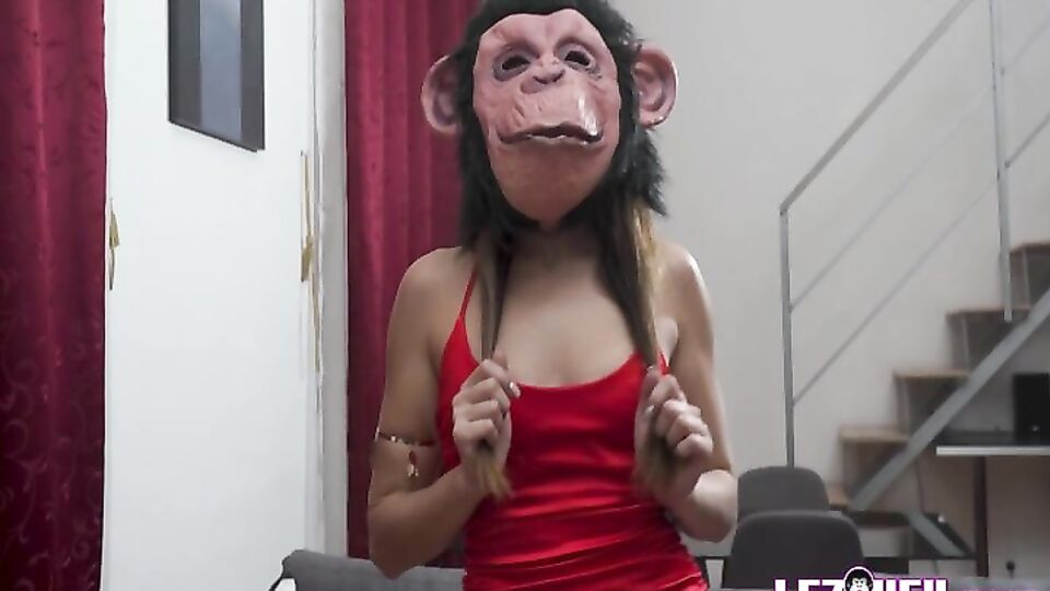 Spicy sweetheart Valentina Lapiedra touches her wet snatch
