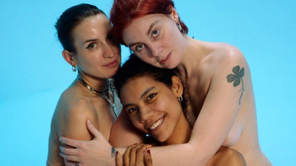 Lesbian strapon threesome with hot Miss Flora and Muriel La Roja