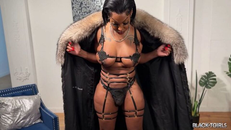Graceful Temptation at black smut