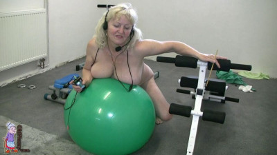 Natural-boobed blonde mature Bohunka dances naked in the gym