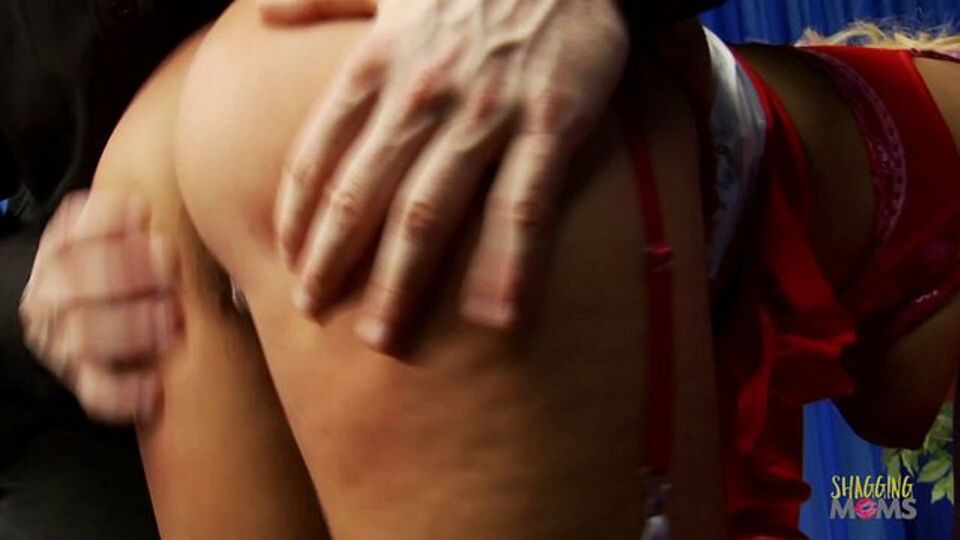 Scarlet's big tits action