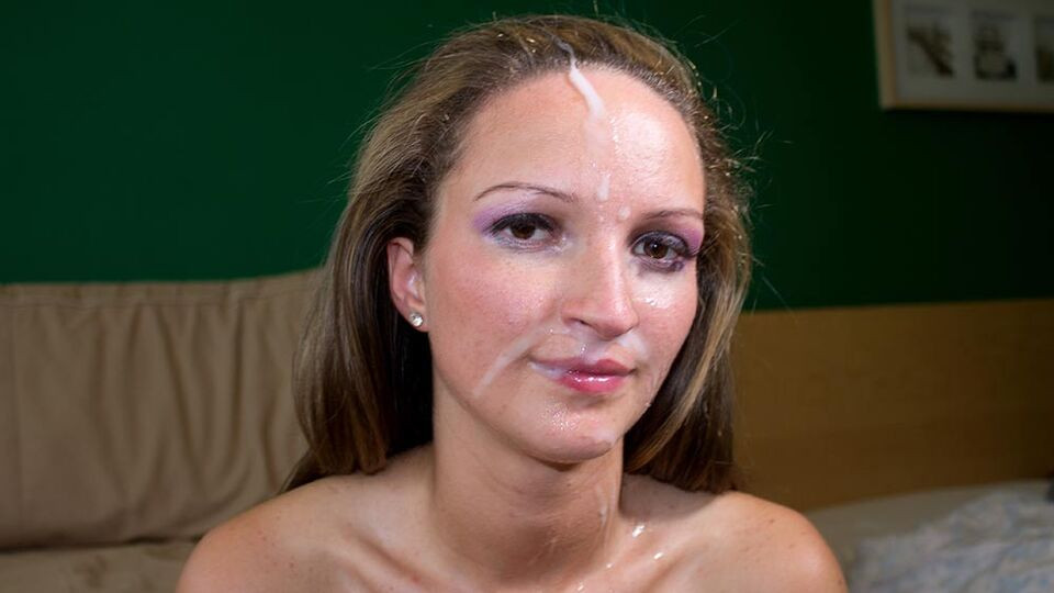 Cutie brunette Melanie knows how to give a passionate blowjob